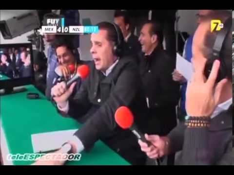 Christian Martinoli Festeja Gol de Oribe Peralta - Mexico vs Nueva Zelanda - Repechaje Brasil 2014