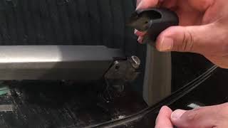 Replacing The Rear Wiper Arm For A Mazda CX-7 In About 30 Seconds.