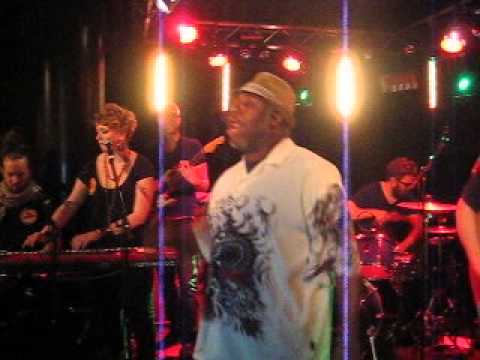 Leafnuts & The Uplifts-Warmonger Live@Nalen 2014-03-08