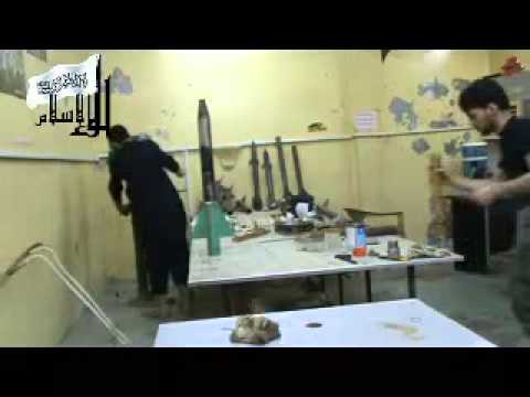 تجهيز صواريخ محلية الصنع من قبل لواء الإسلام في دير الزور