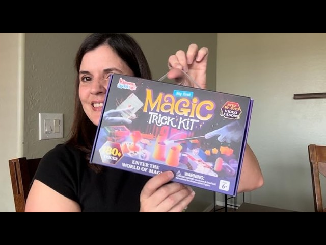 Vídeo relacionado con Klever Kits 180+ Juego de Magia - My First Magic Trick Kit- Increíble Juguete de Mago con lecciones de Video Paso a Paso, para niños Mayores de 6 años y Tarjetas de ilusión fáciles