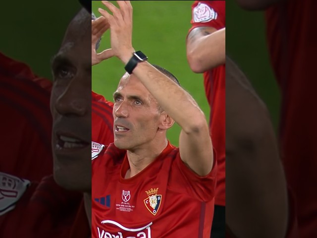 Vídeo relacionado con Set ser de Osasuna | Taza ser de osasuna mola un huevo + Calcetines Sorpresa | Regalo Original y Divertido para Hombre o Mujer | Cumpleaños, Navidad, Hinchas, Familiares y Celebraciones de Fútbol