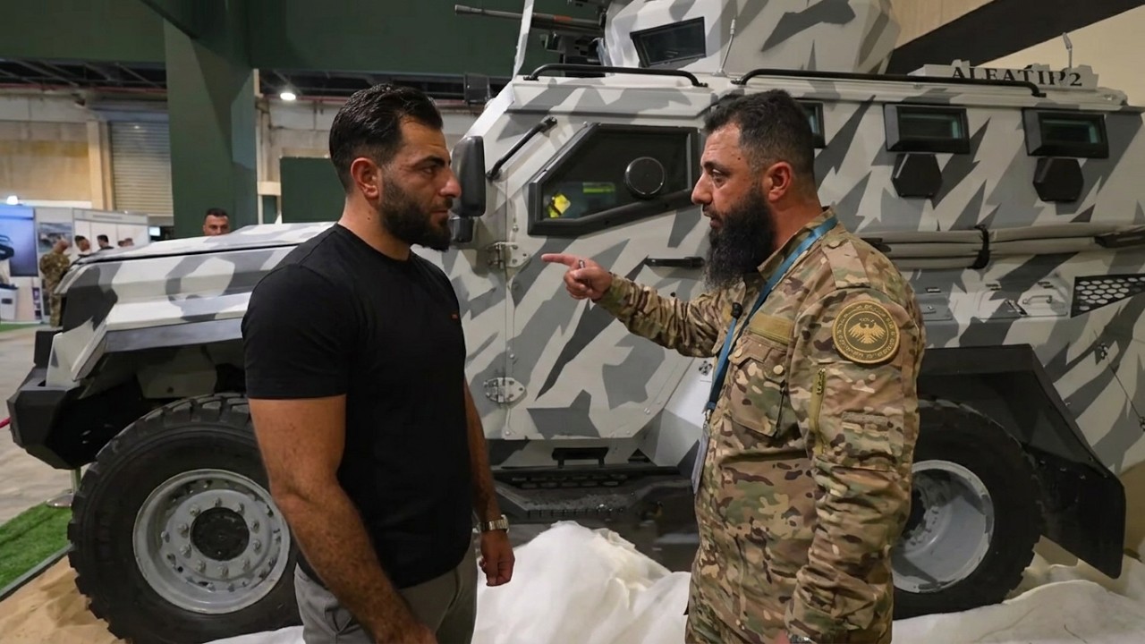 ماكان حدا يصدقنا وقت نقول نحن في #ادلب عمنصنع كل شي للحرب ،مدرعات صناعة محلية