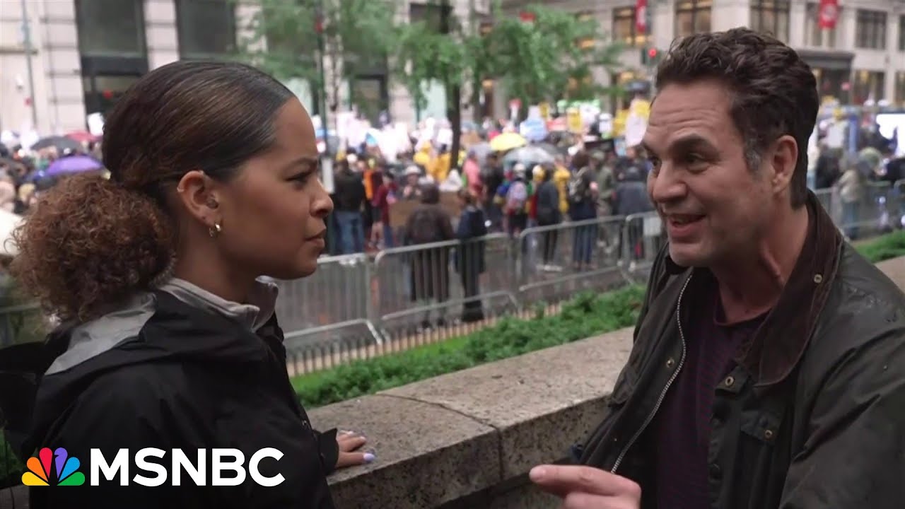 Trump ‘doesn’t care about any of our founding fathers’ principles’: Mark Ruffalo joins NYC protests - YouTube