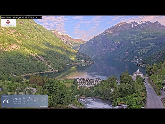 ノルウェー・ガイランゲル 世界遺産のフィヨルドと山の景観