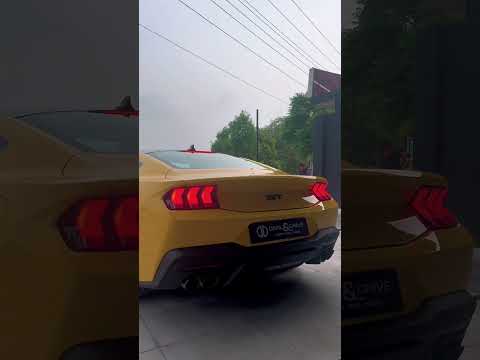 Mustang GT یہاں کچھ دلچسپ چیزوں کے ساتھ ہے!