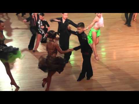 Kozhevnikov Vlad - Burchenko Anna /  1/2 Ча ча ча / Юниры-1 / Московская звезда 2013