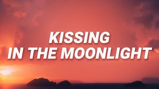 Download lagu Shakira Rihanna Kissing in the moonlight... mp3