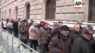 Download lagu Family and friends pay their respects to singer Udo Juergens mp3 Download lagu Family and friends pay their respects to singer Udo Juergens mp3