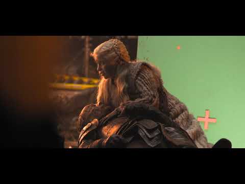 khaleesi Daenerys Targaryen crying over death of Jorah Mormont behind the scene