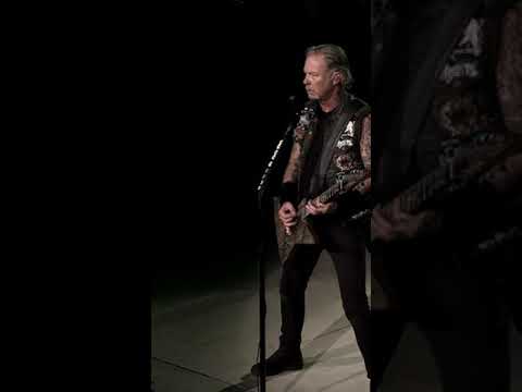 Crowd didn’t let James Hetfield sing “Master Of Puppets” #SHORTS #Metallica