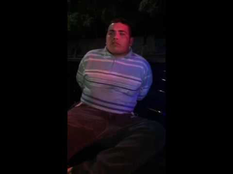 Drogado lo agarra la policía