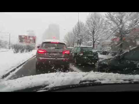 Potpuni kolaps saobraćaja u Sarajevu: Snijeg izazvao haos na cesti