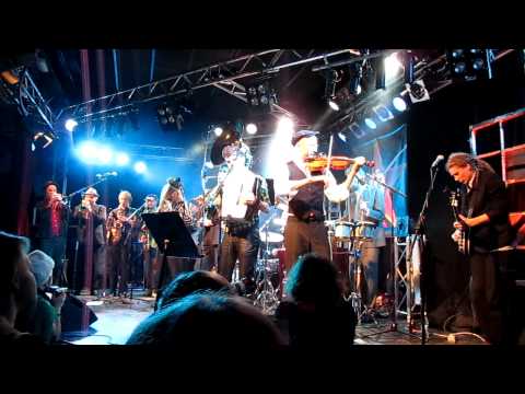 The Bad Ass Brass Band - Pekenikes (live)