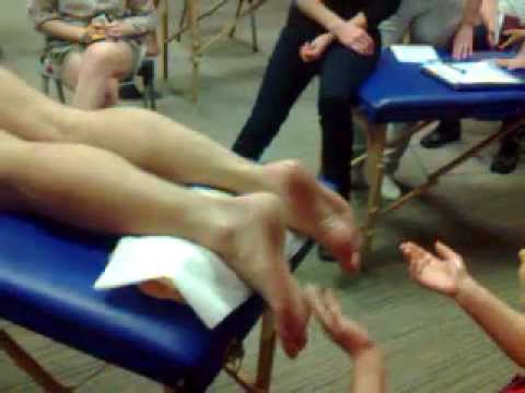 Dzieci masażysta z koślawego Zaburzenia valgus płaskie stopy