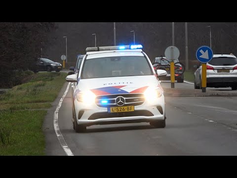 P1, Politie Noodhulp B-Klasse Basisteam Noordoost Fryslân komt aan bij ongeval Haadwei Damwâld