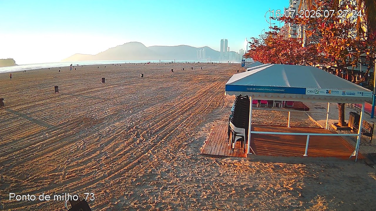 Live webcam view of Praia Central Beach Cabana