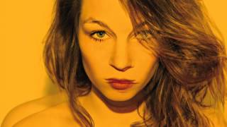 Anna Rossinelli "So Damn Pretty"