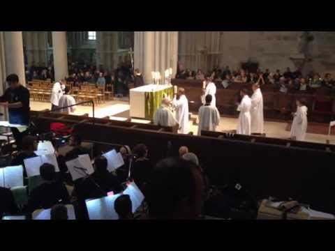 Vézelay Scouts d'Europe 2015 – Introït (activez les sous-titres !)