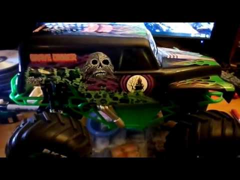 Monster Jam Grave Digger 1:15 scale RC truck Demo