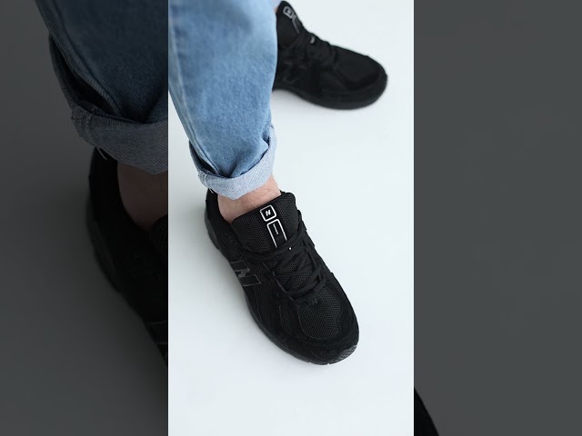 Чоботи жіночі шкіряні байка хутро 592641 Чорний Кросівки чоловічі замшеві сітка 591889 Чорні