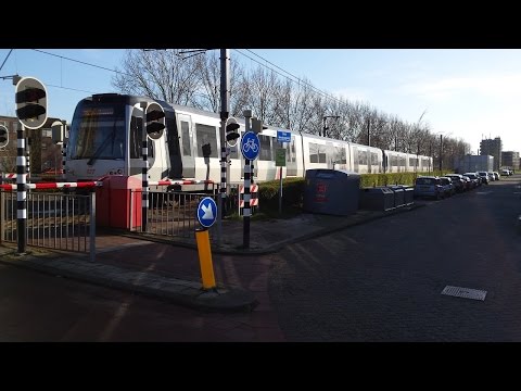 RET Metro 2*Type SG3 komt buiten dienst door, nabij De Tochten richting de Remise 's-Gravenweg