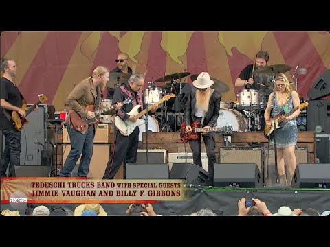 Tedeschi Trucks Band, Billy Gibbons & Jimmie Vaughan Perform “Palace of the King”