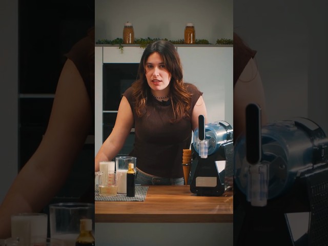 Vídeo relacionado con Nilson Life Máquina Granizadora, Heladera y Enfriadora de Bebidas, Ice Cream Maker, 10 Niveles para Granizados Bebidas Frías y Helados en Casa, Capacidad 1,5L, 5 Modos de Funcionamiento, Display LED
