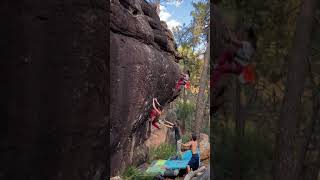 Video thumbnail de Black magic, 7b. Albarracín