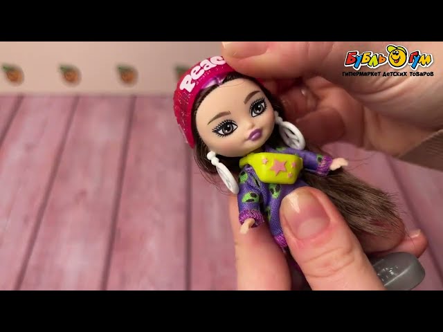 Кукла Barbie Extra mini minis брюнетка в розовой шапке - видео