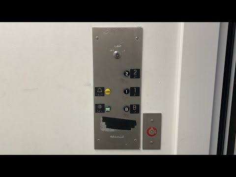 Vintage G&S Hydraulic Elevator @ 777 Central - Highland Park, IL.