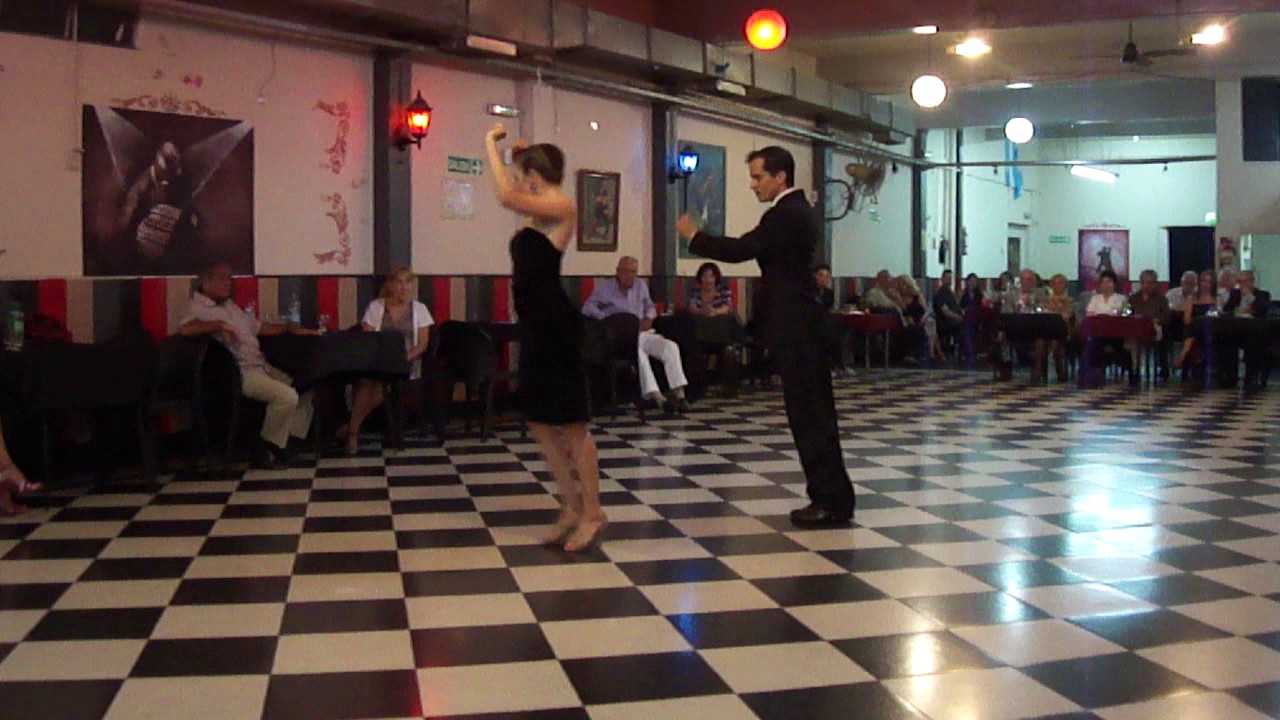 Sin Rumbo, bailan Agustina Piaggio y Juan Ruggieri 2/3