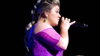 Kelly Clarkson &quot;Tightrope&quot; Live, Hershey PA