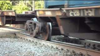 preview picture of video 'CSX Container Intermodal Train Over Bad Tracks At Crossing'