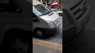 Van Cinza do Ford Transit 2 2 Furgão no Centro de Suzano