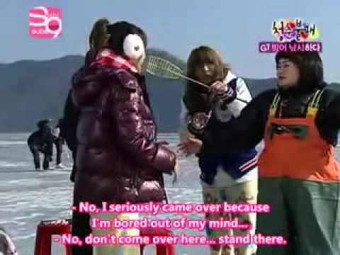 Hyunah Cute Clip : Sunny Steals Hyuna's Pond Smelt.mp4