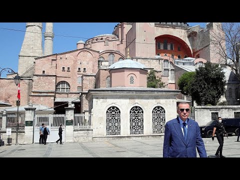 إردوغان يصلي في آيا صوفيا عشية الانتخابات الرئاسية