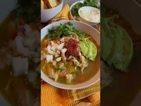 Sopa Mexicana de Frango e Arroz | A comida caseira perfeita para o outono!