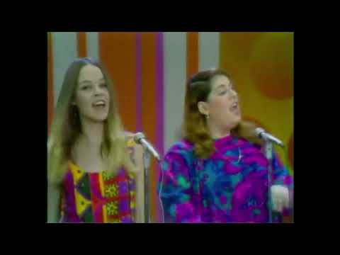 The Mamas & The Papas - California Dreamin - 1966 Ed Sullivan Show