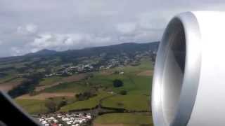 preview picture of video 'Aéroport Roland Garros à l'île de la Réunion - Décollage ( 4K / Ultra HD )'