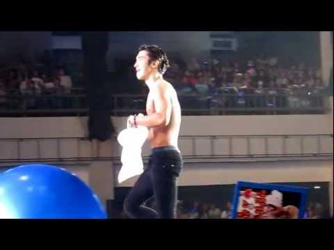 [FANCAM] 280412 SIWON SHIRTLESS SS4 INA-JAKARTA