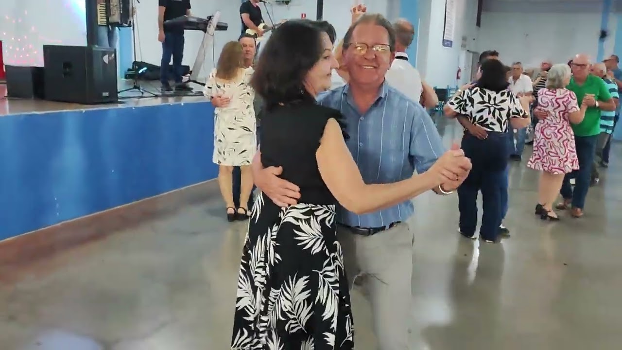 Foi no tranco da Vaneira o Matinê aqui na Aiuc.