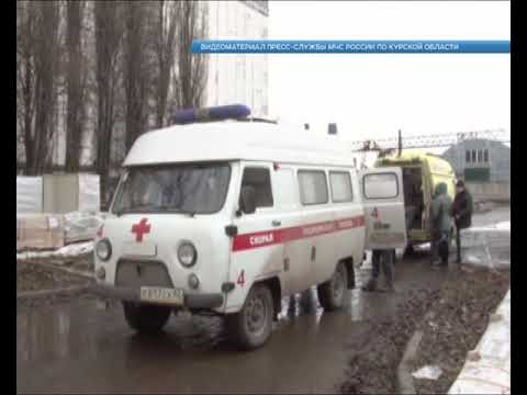 При проведении строительных работ на крыше пивного завода на Магистральном проезде Курска пострадали три человека.