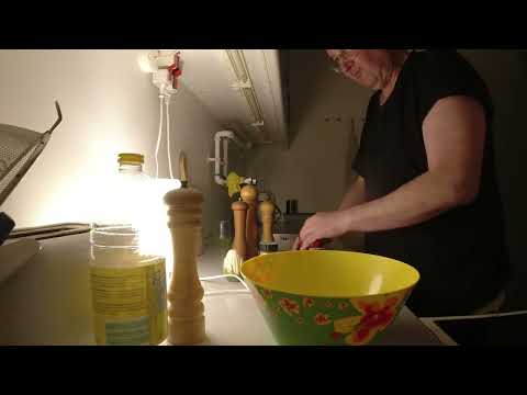 MongoTV_10749 - Del 1 - POPPER POPCORN TORSDAG MIDNAT OG SNAKKER OG PAKKER TING NED I KØKKEN