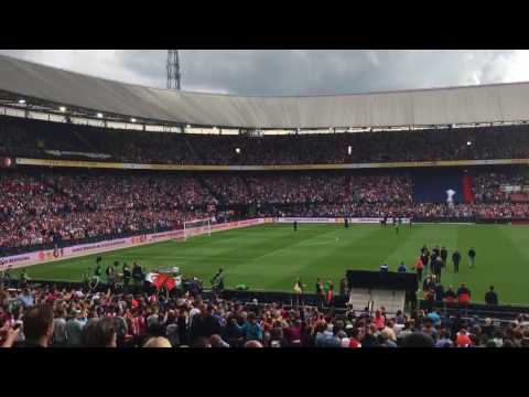 Opkomst spelers Vitesse en Feyenoord in De Kuip