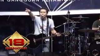 Download lagu Jikustik - Bahagia Ku Melihatmu   (Live Konser Palembang 05 November 2005) mp3