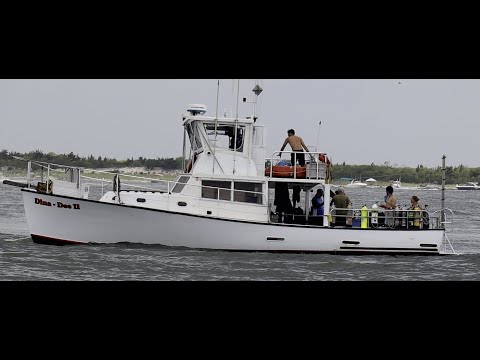 Dina-Dee II Engine Failure and Rescue from TowBoatsUS