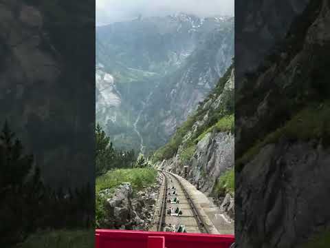 A montanha-russa mais alta do mundo | Gelmerbahn, Suíça #shorts