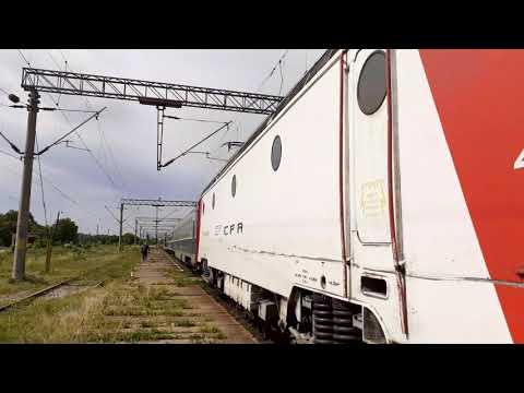 Trenul R 5608 Suceava Nord-Iasi paraseste gara Dolhasca