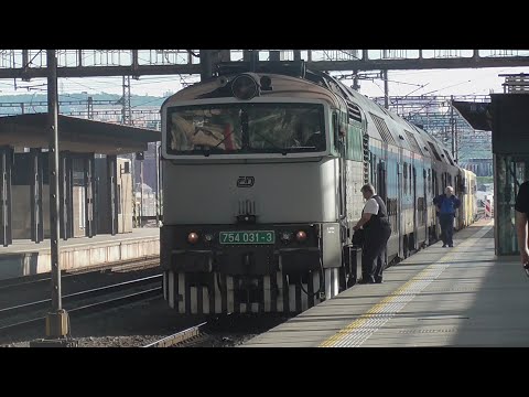 754.031 - odjezd víkendového výletního vlaku z Prahy hlavního nádraží do Čerčan